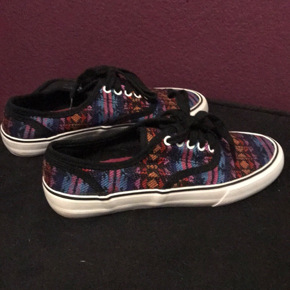 TRIBAL PRINT SNEAKERS 🦋🌞 - Picture 2 of 4